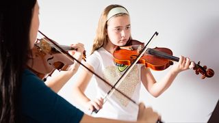 Julienne Ikegami teaching a violin student